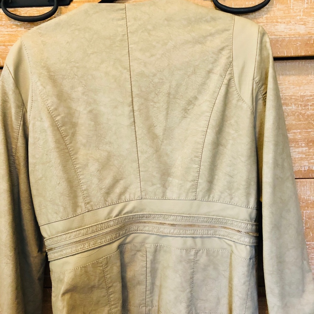 Leather jacket - Picture 4 of 10